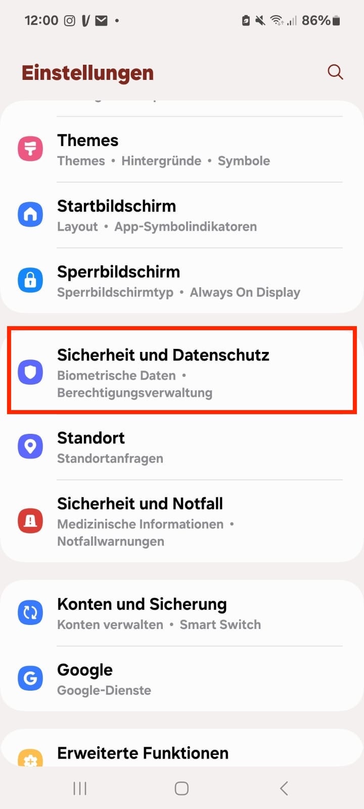 Bild Android Systemeinistellungen. 'Sicherheit und Datenschutz' zur Verdeutlichung rot umrandet